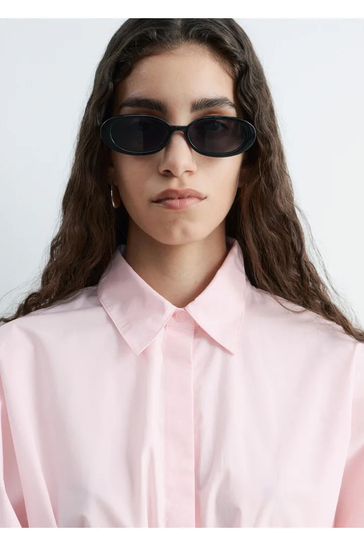 앤아더스토리즈 코튼 포플린 드로스트링 셔츠의 핑크컬러 ECOMLook입니다.