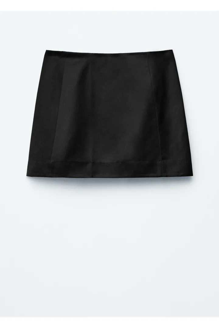 앤아더스토리즈 새틴 미니 스커트의 블랙컬러 Product입니다.