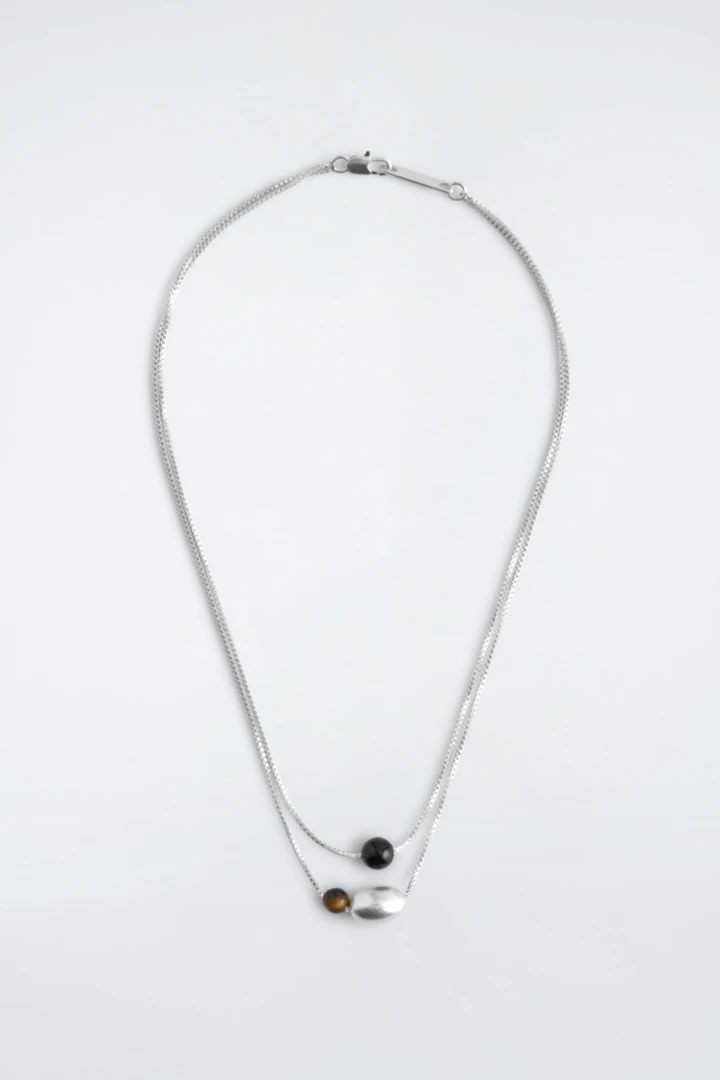 COS default image 30 of 실버컬러 in 더블 체인 페블 비즈 네크리스