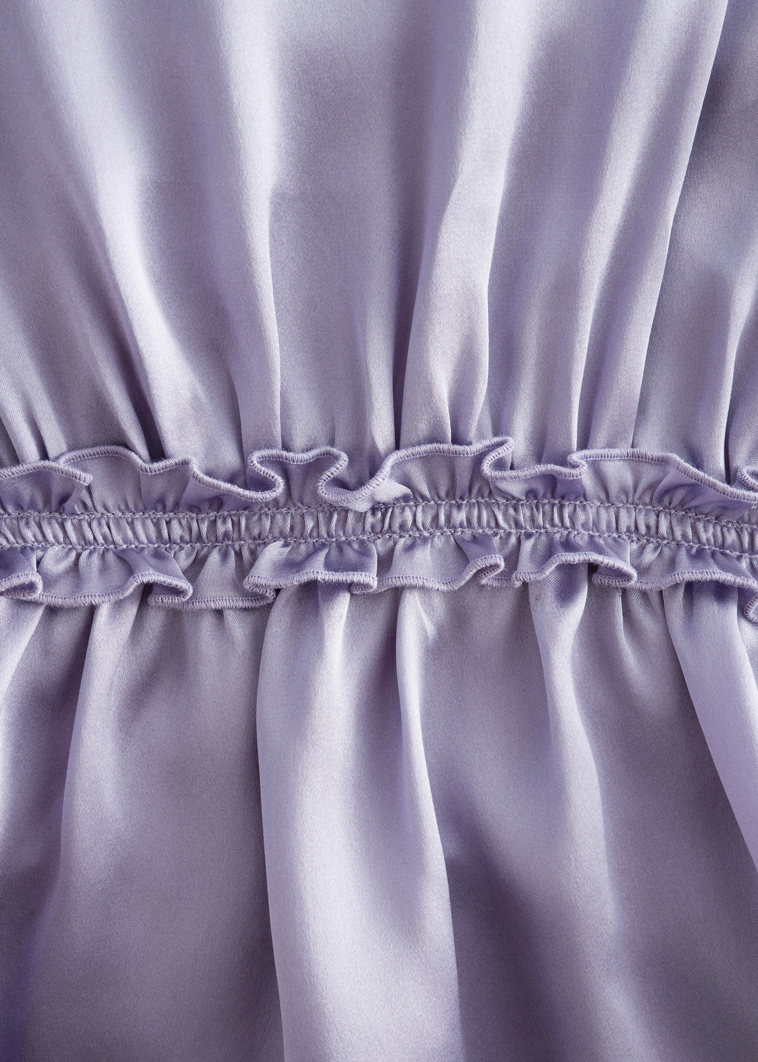 앤아더스토리즈 슬리브리스 실크 프릴 탑의 퍼플컬러 Detail입니다.