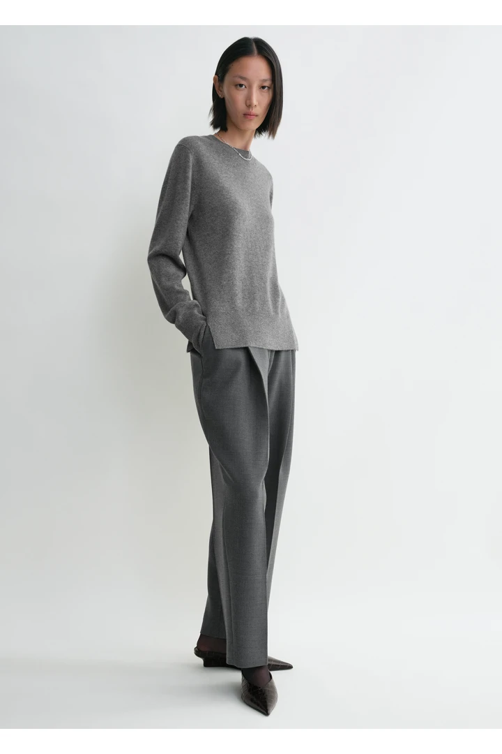TOTEME 크루-넥 캐시미어 니트 그레이 멜란지의 그레이 멜란지컬러 1번쨰 이미지입니다.