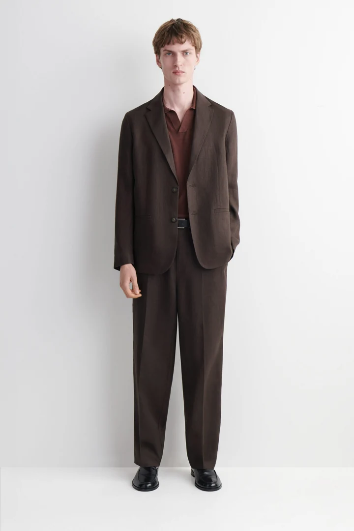 COS default image 1 of 다크 브라운 in 싱글 브레스티드 리넨 블레이저