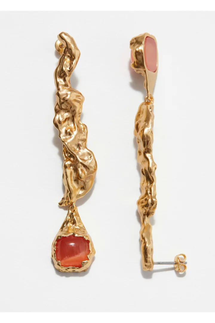 앤아더스토리즈 롱 크리스탈 이어링의 골드/오렌지컬러 Detail입니다.