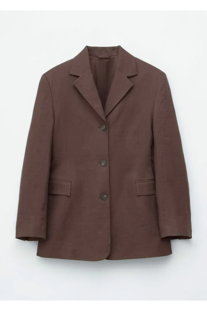 앤아더스토리즈 테이퍼드 리넨 블레이저의 브라운컬러 Product입니다.