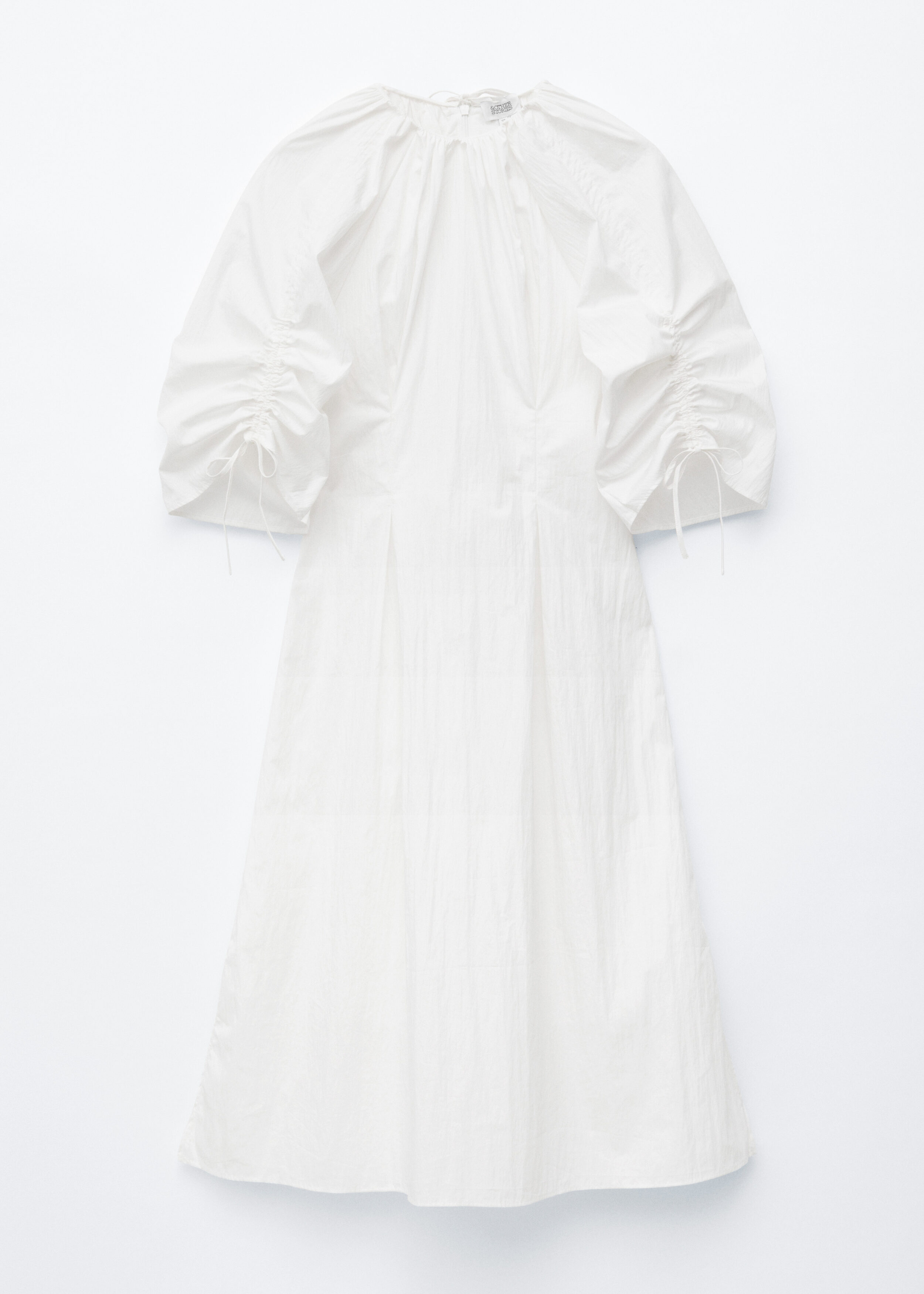 앤아더스토리즈 스컬프처럴 드로스트링 미디 드레스의 화이트컬러 Product입니다.