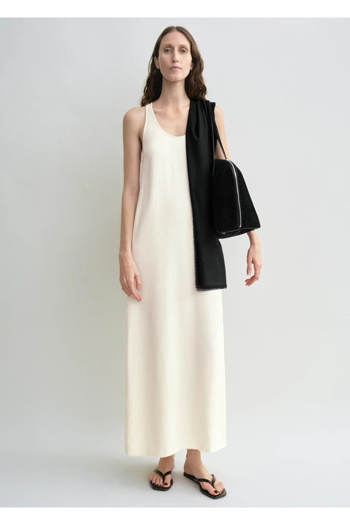 TOTEME default image 10 of 크림 in 스쿠프-넥 세이블 드레스 마카다미아