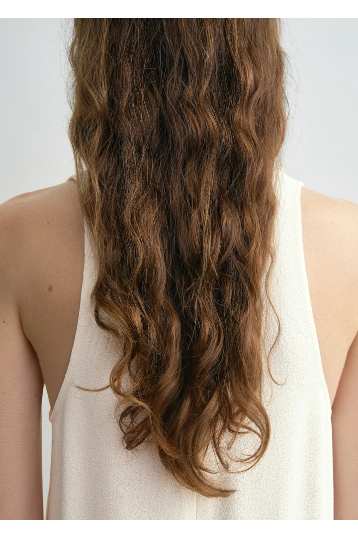 TOTEME 스쿠프-넥 세이블 드레스 마카다미아의 마카다미아컬러 3번쨰 이미지입니다.