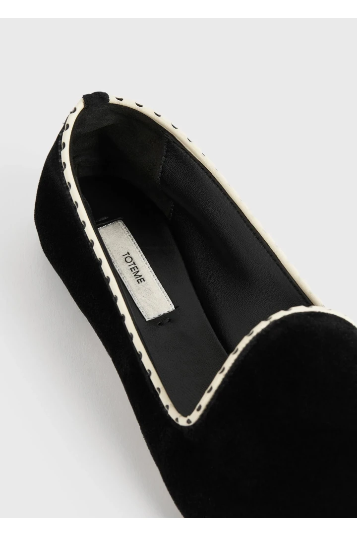 TOTEME 벨벳 베니션 슬리퍼 블랙의 블랙컬러 4번쨰 이미지입니다.