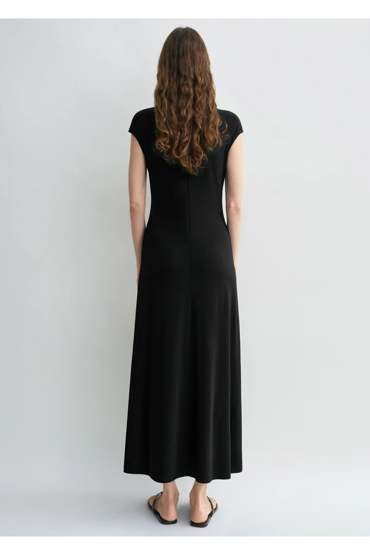 TOTEME 에브리데이 드레스 블랙의 블랙컬러 2번쨰 이미지입니다.