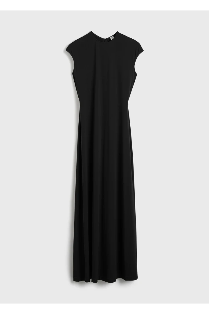 TOTEME 에브리데이 드레스 블랙의 블랙컬러 4번쨰 이미지입니다.