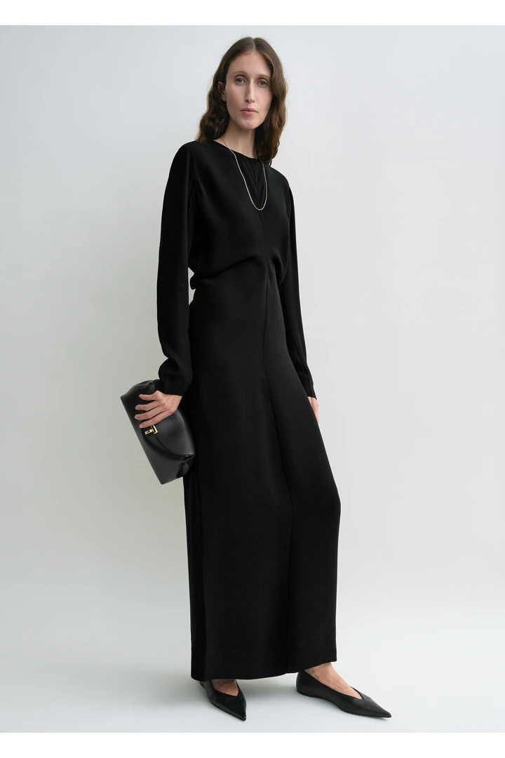 TOTEME 롱-슬리브 슬라우치 웨이스트 드레스 블랙의 블랙컬러 0번쨰 이미지입니다.