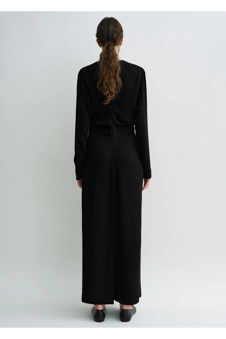 TOTEME 롱-슬리브 슬라우치 웨이스트 드레스 블랙의 블랙컬러 2번쨰 이미지입니다.