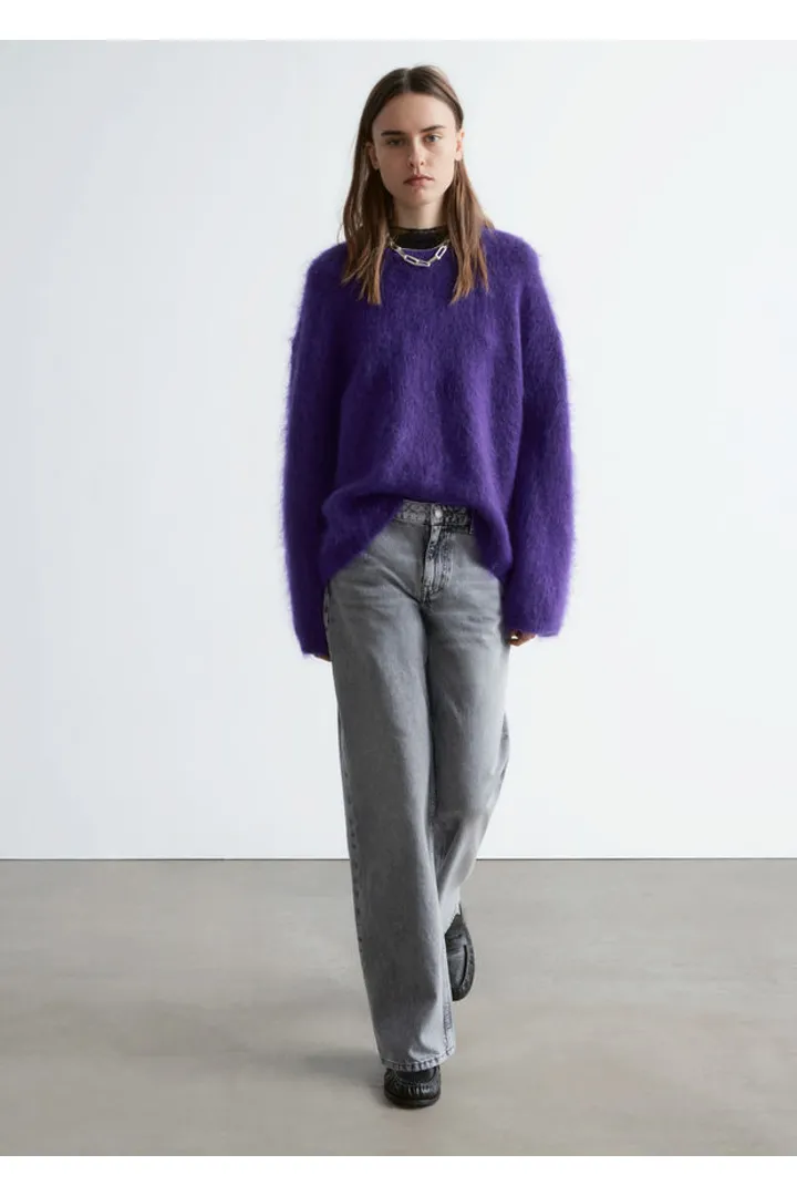 앤아더스토리즈 스트레이트 레그 진의 라이트 그레이컬러 ECOMLook입니다.