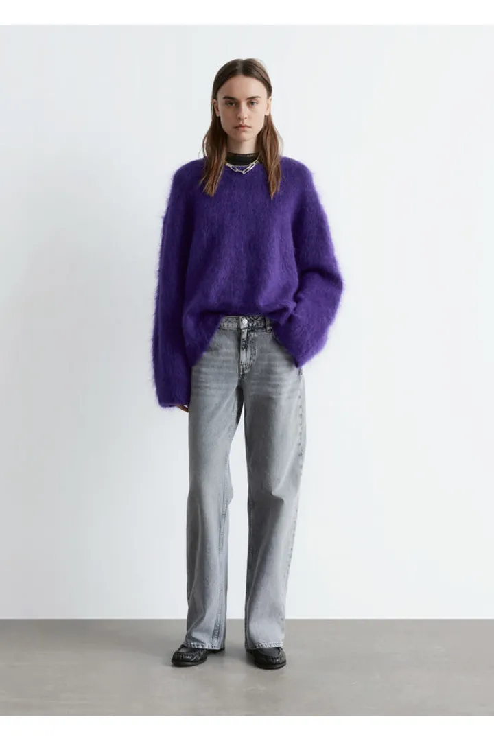 앤아더스토리즈 스트레이트 레그 진의 라이트 그레이컬러 ECOMLook입니다.