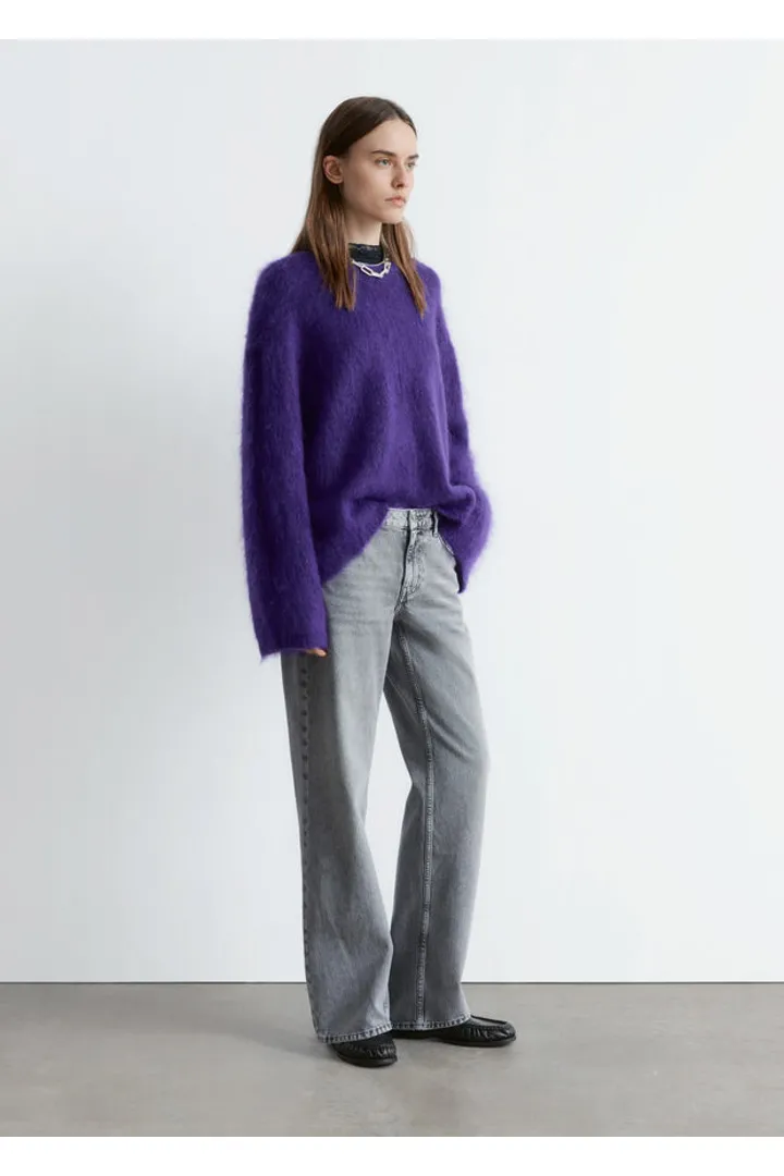 앤아더스토리즈 스트레이트 레그 진의 라이트 그레이컬러 ECOMLook입니다.