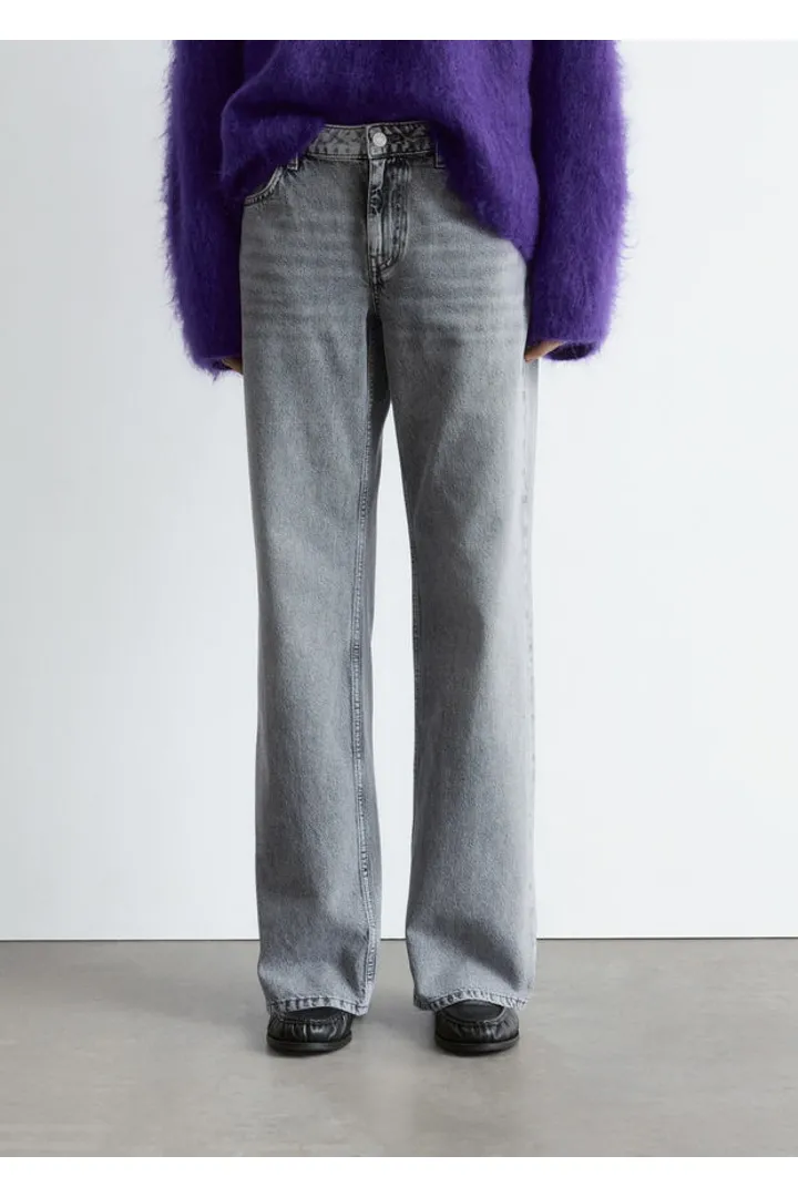 앤아더스토리즈 스트레이트 레그 진의 라이트 그레이컬러 ECOMLook입니다.