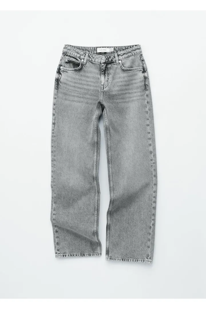 앤아더스토리즈 스트레이트 레그 진의 라이트 그레이컬러 Product입니다.