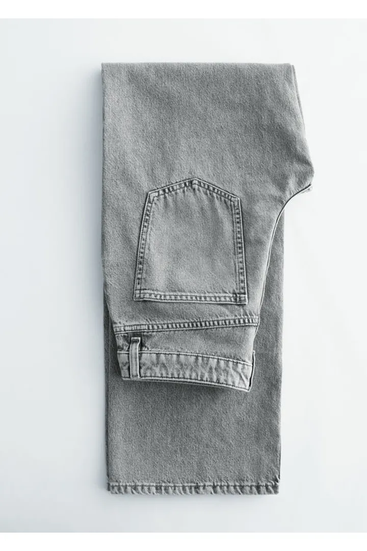 앤아더스토리즈 스트레이트 레그 진의 라이트 그레이컬러 Product입니다.