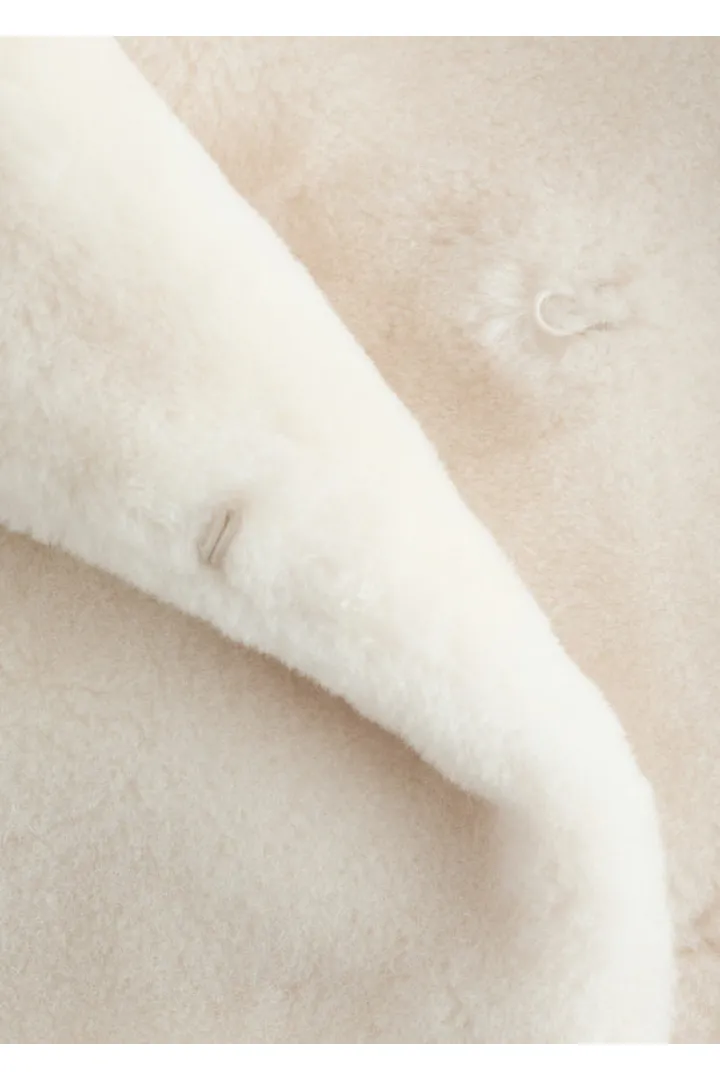 앤아더스토리즈 포 퍼 자켓의 크림컬러 Detail입니다.