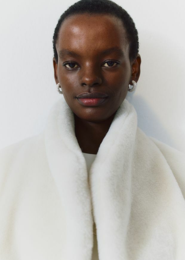 앤아더스토리즈 포 퍼 자켓의 크림컬러 Environmental입니다.