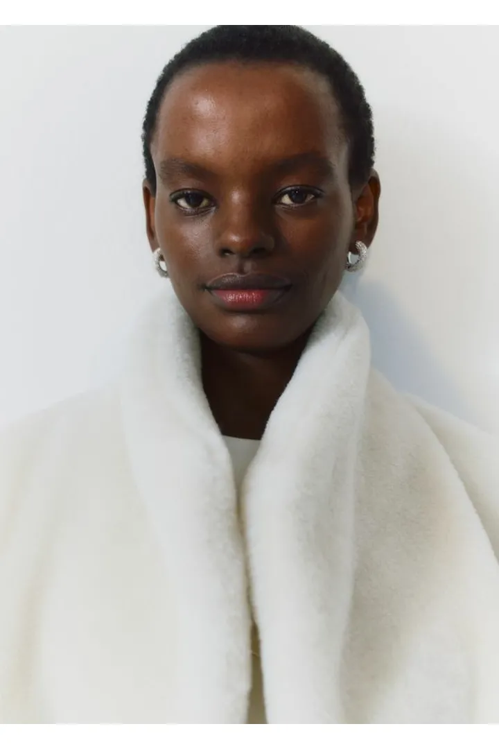 앤아더스토리즈 포 퍼 자켓의 크림컬러 Environmental입니다.