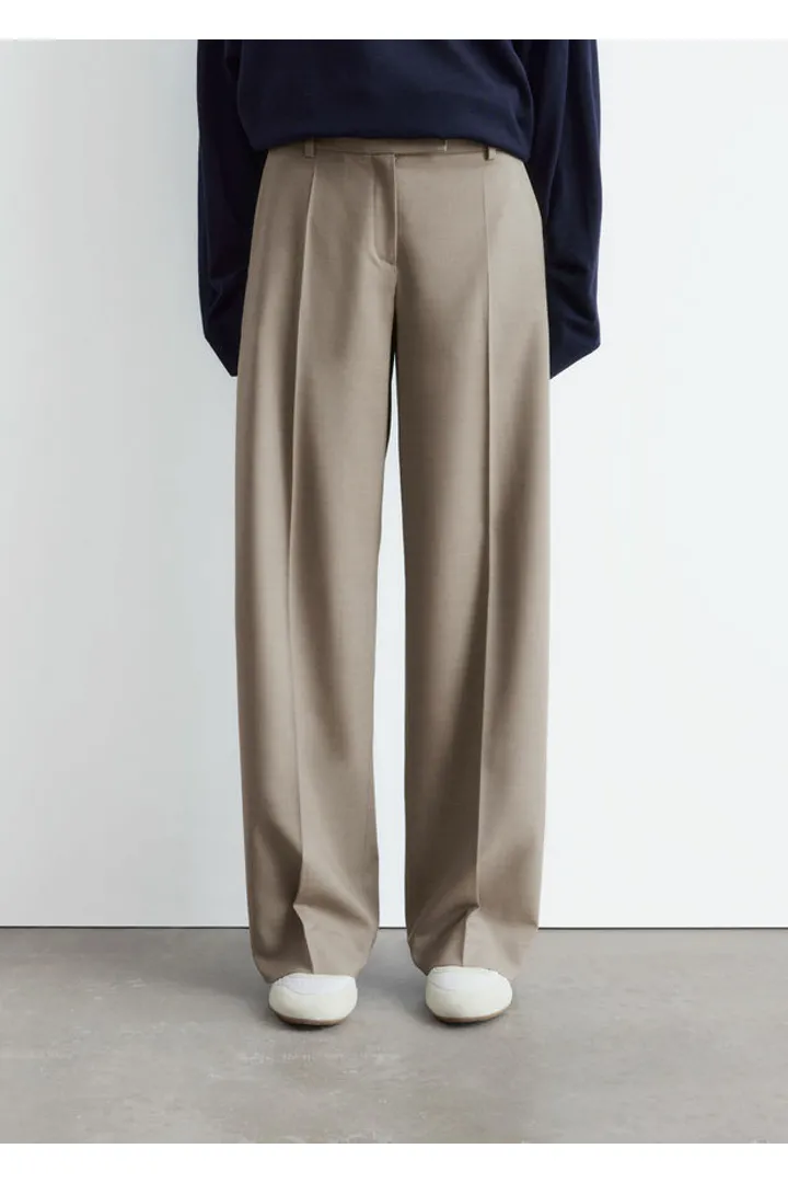 앤아더스토리즈 메리노 울 프레스 크리스 트라우저의 몰컬러 ECOMLook입니다.