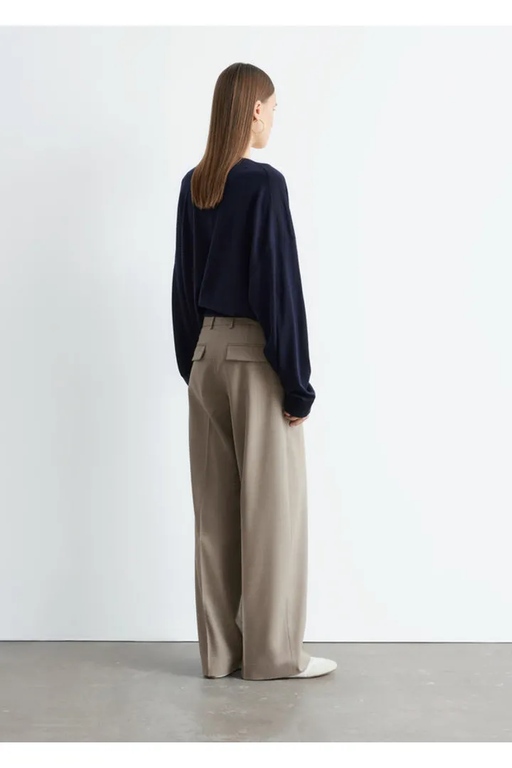 앤아더스토리즈 메리노 울 프레스 크리스 트라우저의 몰컬러 ECOMLook입니다.