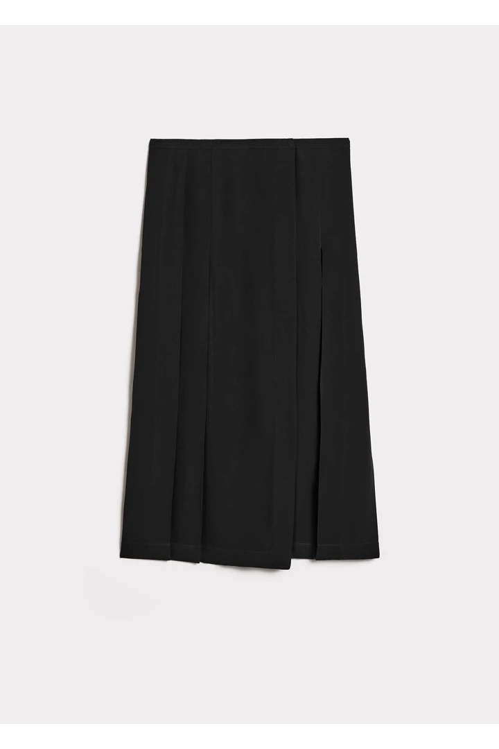TOTEME 플리티드 랩 스커트 블랙의 블랙컬러 4번쨰 이미지입니다.