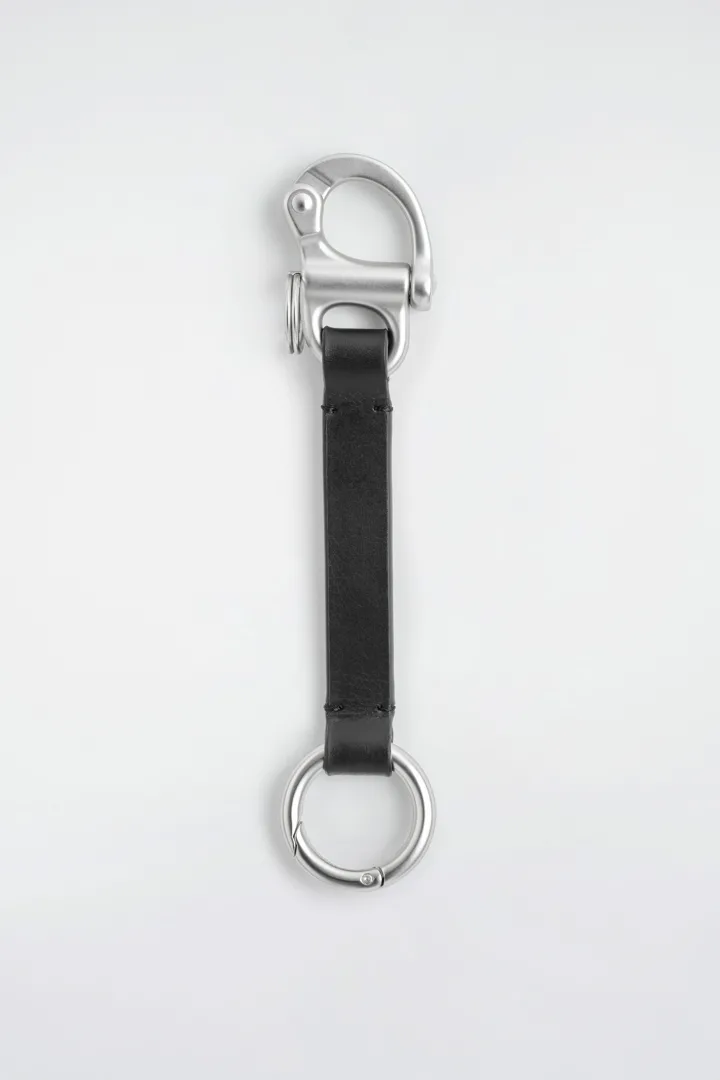 COS default image 11 of 블랙 in 더블 엔드 레더 랜야드