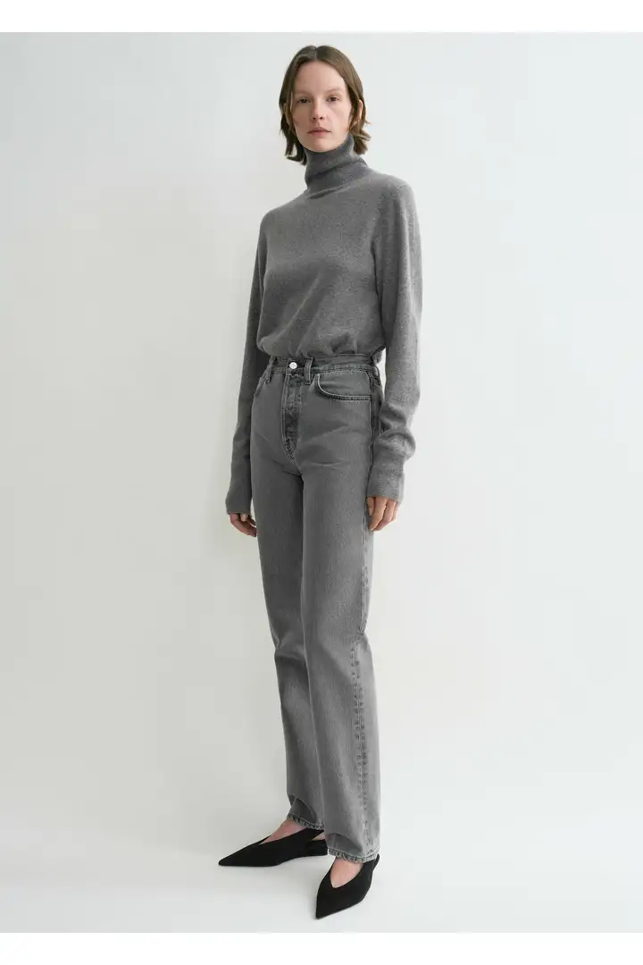 TOTEME 클래식 컷 데님 풀 렝스 미드 그레이의 미드 그레이컬러 0번쨰 이미지입니다.