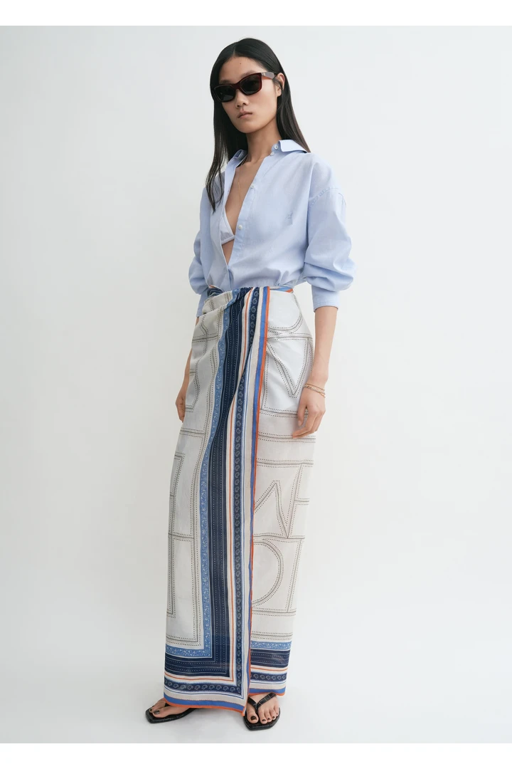 TOTEME 콜렉터 사롱 에크루/네이비의 에크루/네이비컬러 2번쨰 이미지입니다.