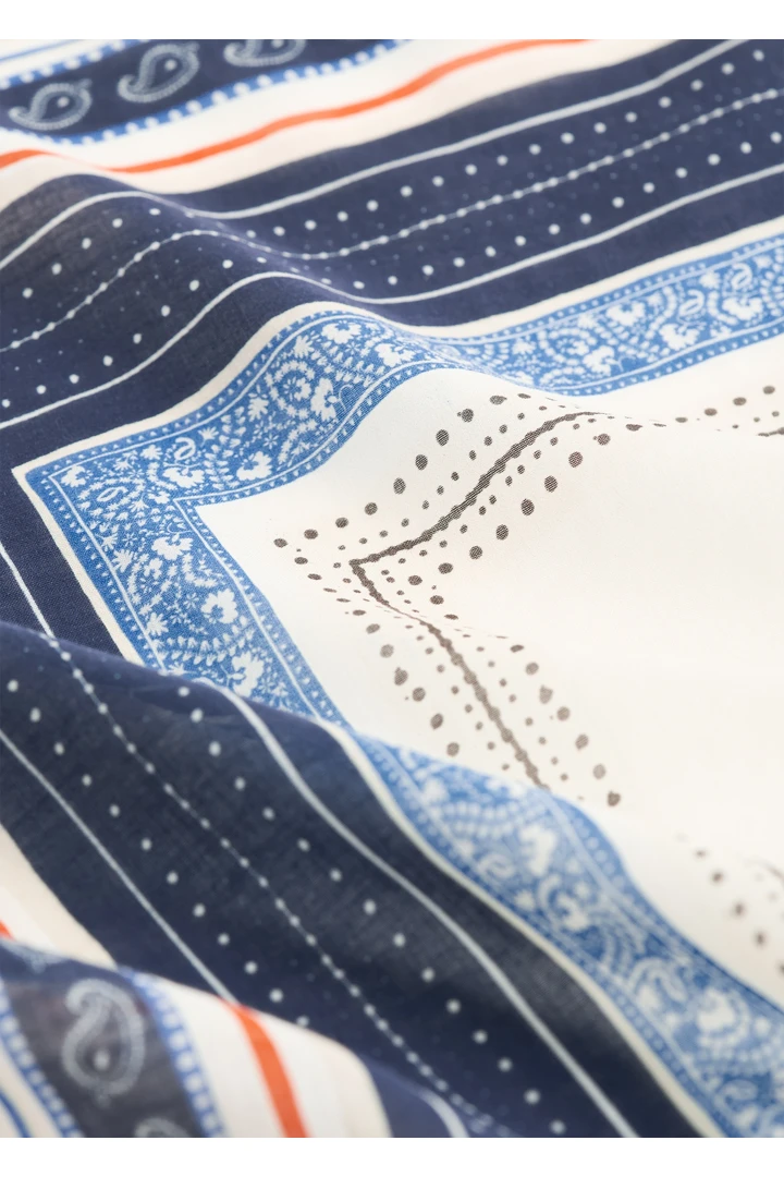 TOTEME 콜렉터 사롱 에크루/네이비의 에크루/네이비컬러 3번쨰 이미지입니다.