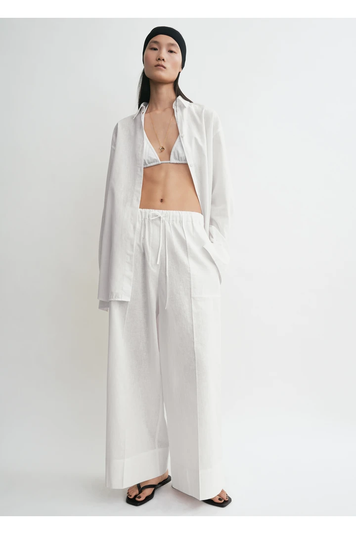 TOTEME 오버사이즈 썸머 셔츠 화이트의 화이트컬러 0번쨰 이미지입니다.