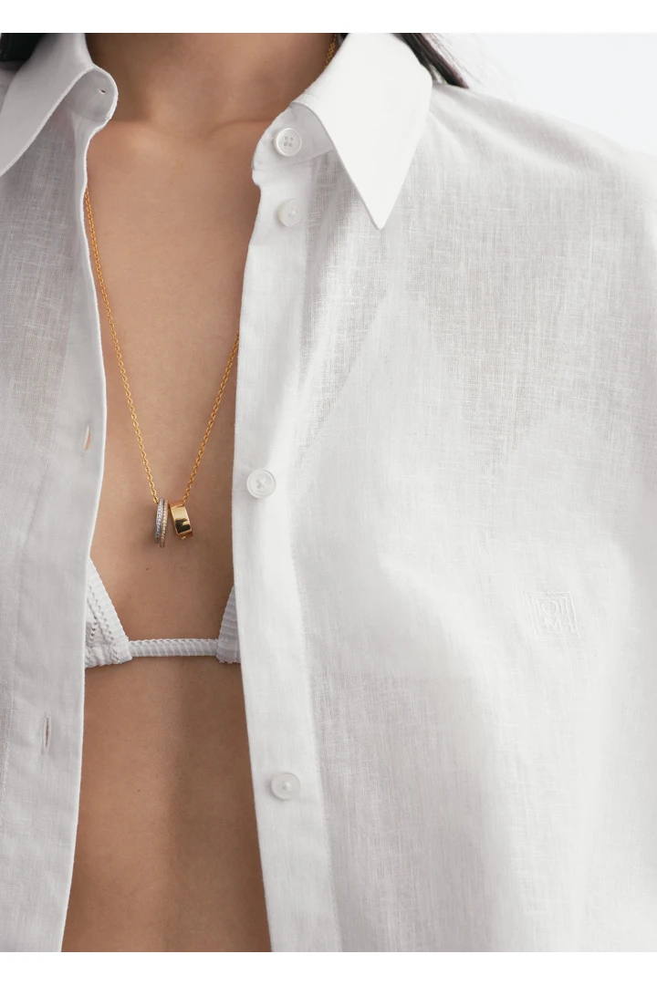 TOTEME 오버사이즈 썸머 셔츠 화이트의 화이트컬러 4번쨰 이미지입니다.