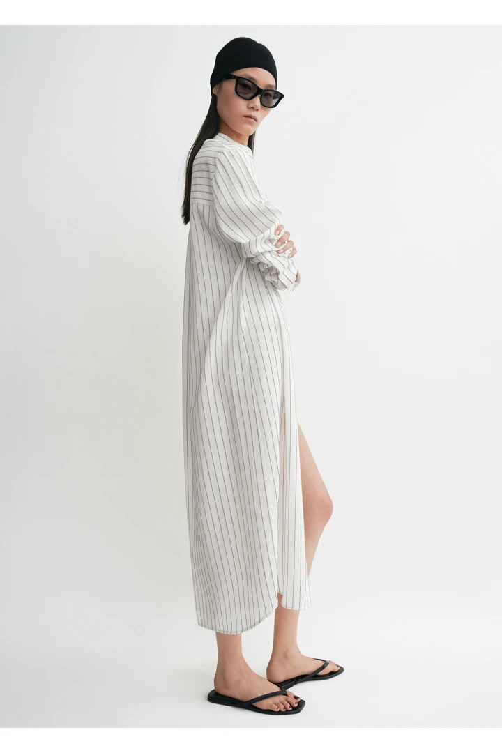 TOTEME 스트라이프 썸머 튜닉 화이트/오이스터의 화이트/오이스터컬러 1번쨰 이미지입니다.