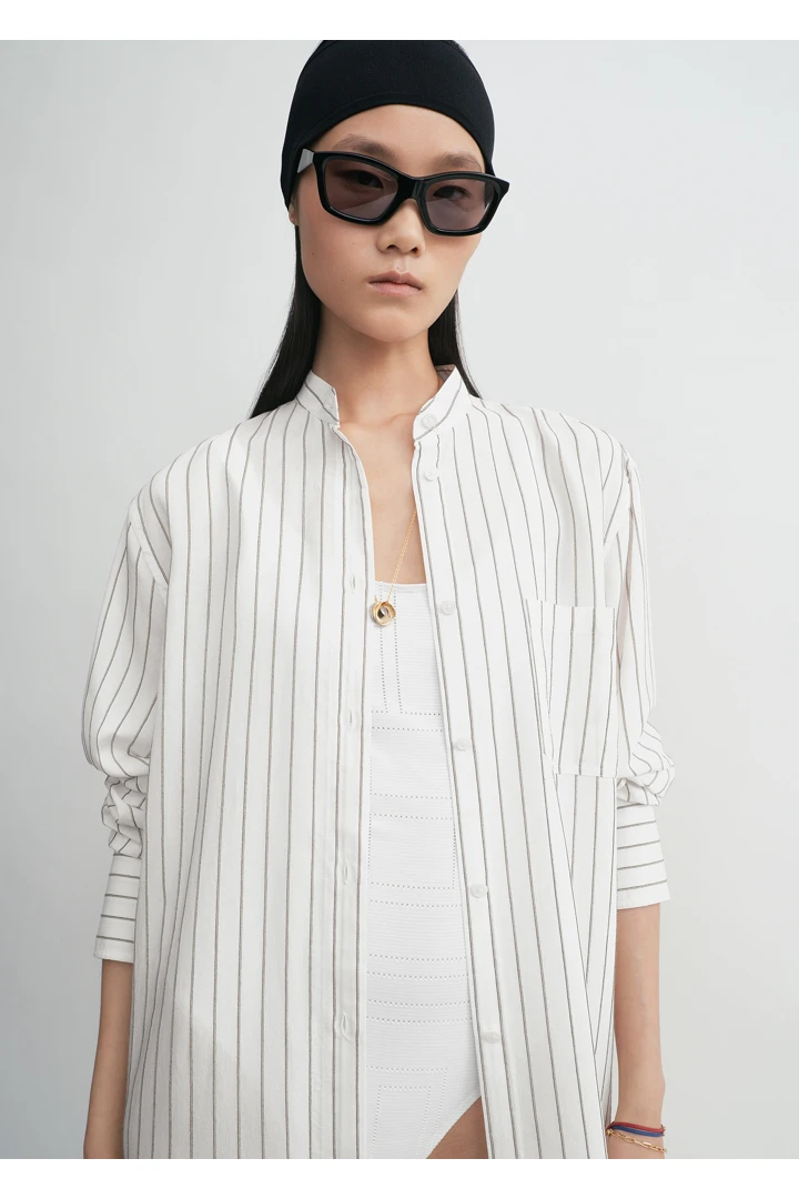 TOTEME 스트라이프 썸머 튜닉 화이트/오이스터의 화이트/오이스터컬러 3번쨰 이미지입니다.