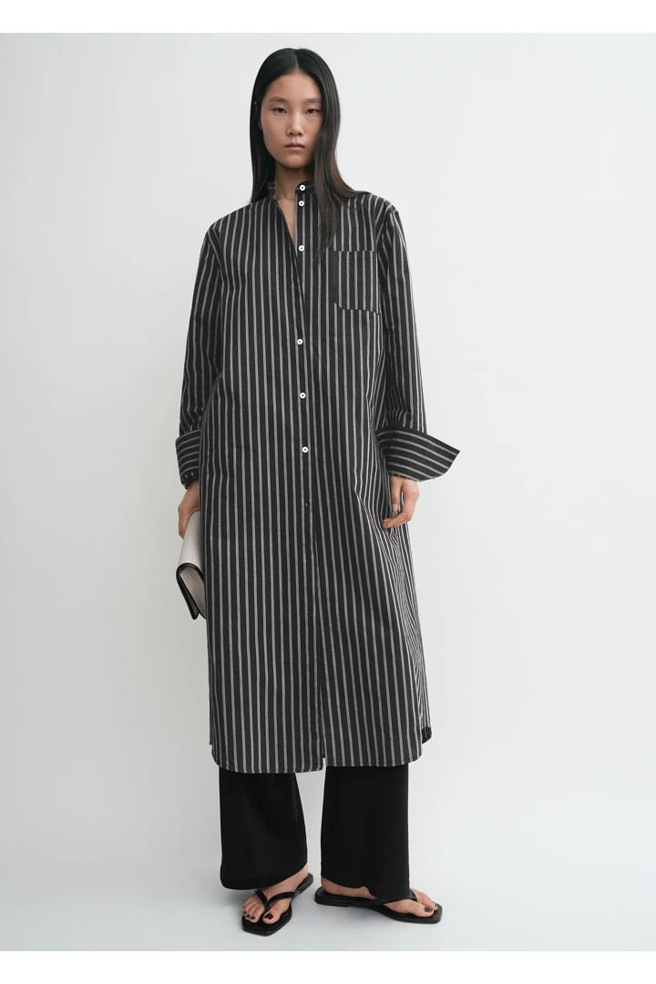 TOTEME 스트라이프 썸머 튜닉 블랙/화이트의 블랙/화이트컬러 1번쨰 이미지입니다.