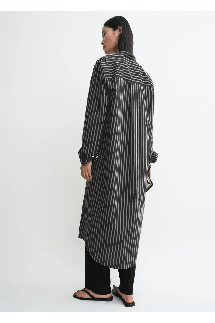 TOTEME 스트라이프 썸머 튜닉 블랙/화이트의 블랙/화이트컬러 2번쨰 이미지입니다.