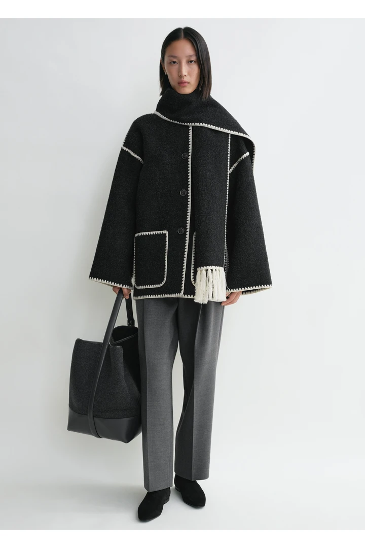 TOTEME 엠브로이더드 스카프 재킷 다크 그레이 멜란지의 다크 그레이 멜란지컬러 0번쨰 이미지입니다.