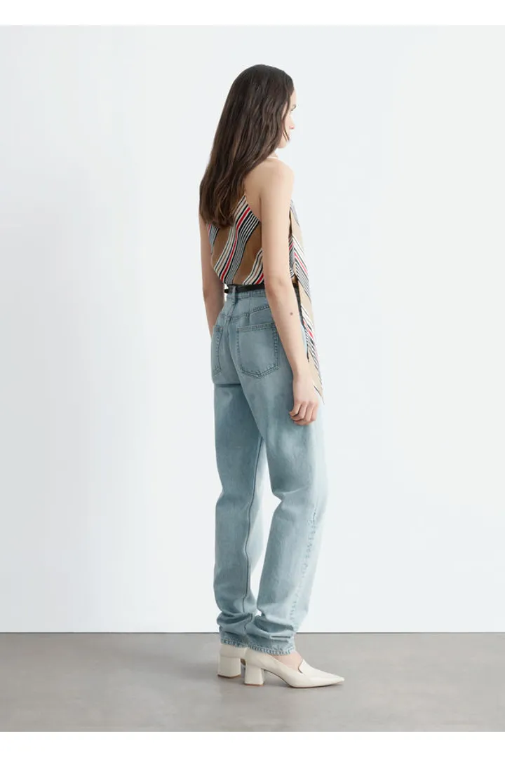 앤아더스토리즈 스카프 넥 실크 탑의 베이지-스트라이프컬러 ECOMLook입니다.