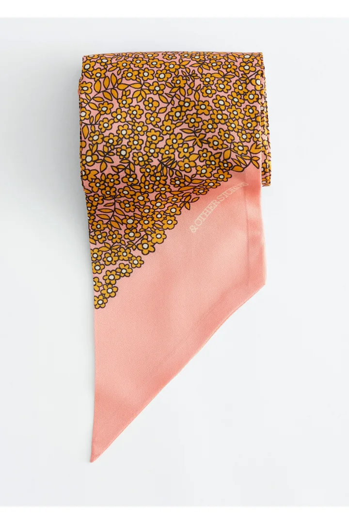 앤아더스토리즈 슬림 실크 프린트 스카프의 페이드 핑크/플로럴컬러 Product입니다.