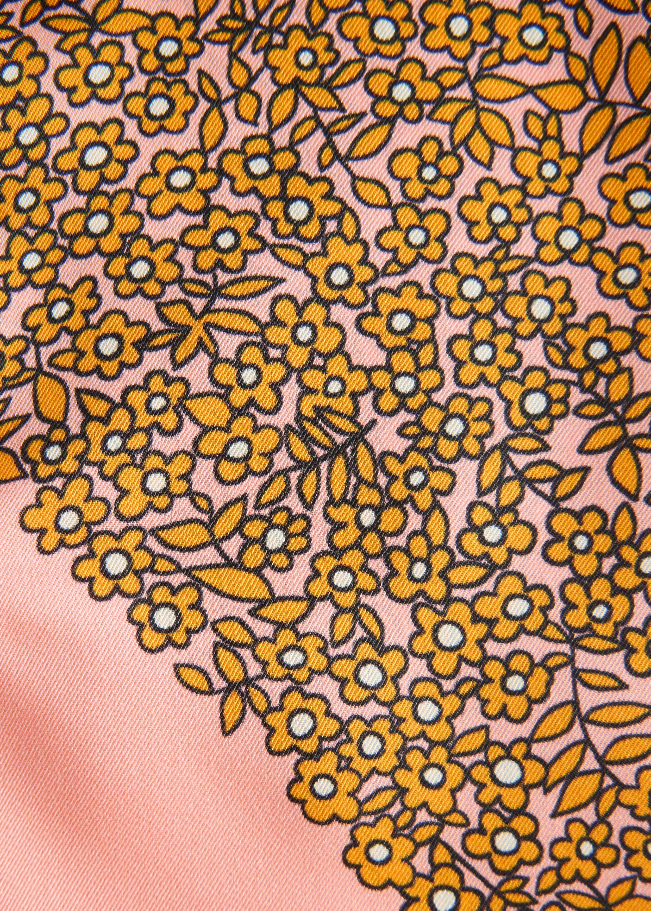 앤아더스토리즈 슬림 실크 프린트 스카프의 페이드 핑크/플로럴컬러 Product입니다.