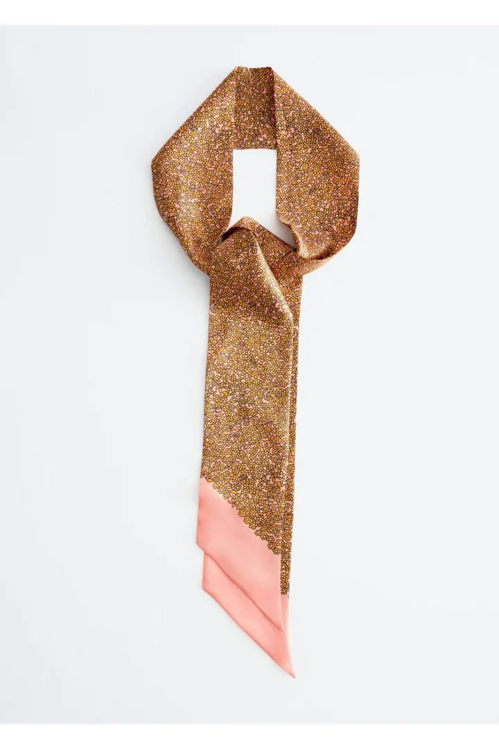 앤아더스토리즈 슬림 실크 프린트 스카프의 페이드 핑크/플로럴컬러 Product입니다.