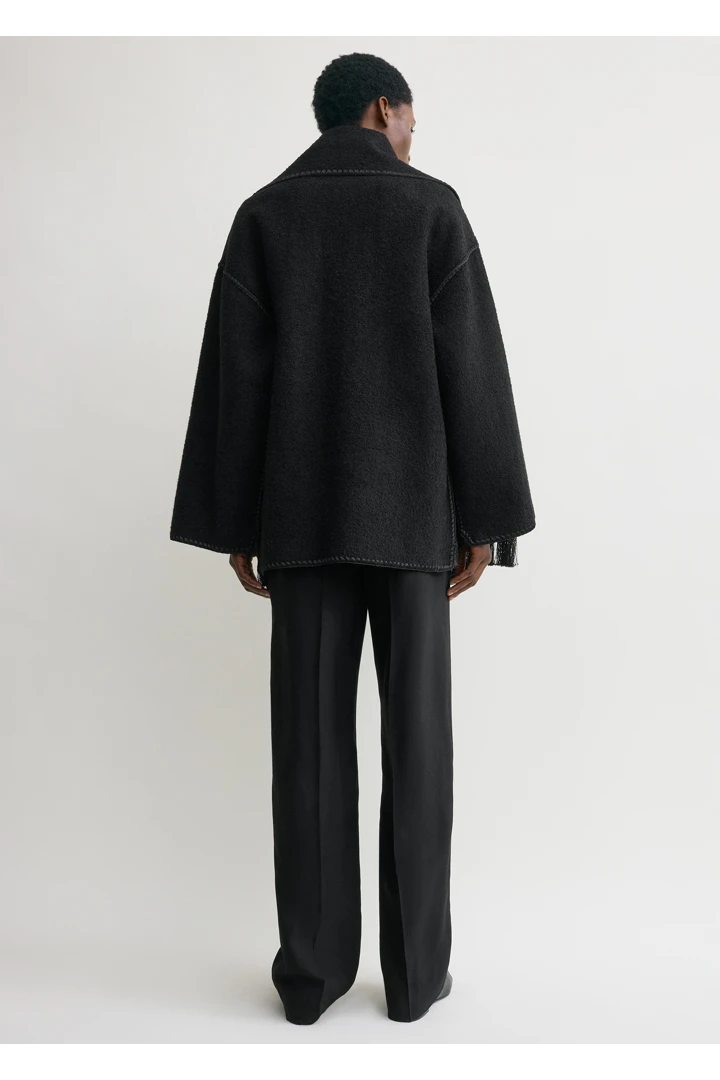 TOTEME 엠브로이더드 스카프 재킷 블랙의 블랙컬러 2번쨰 이미지입니다.