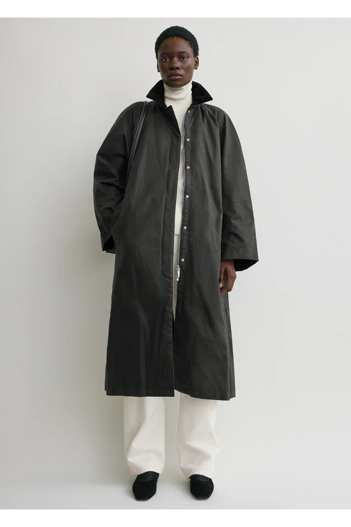 TOTEME 컨트리 코트 워시드 블랙의 워시드 블랙컬러 0번쨰 이미지입니다.