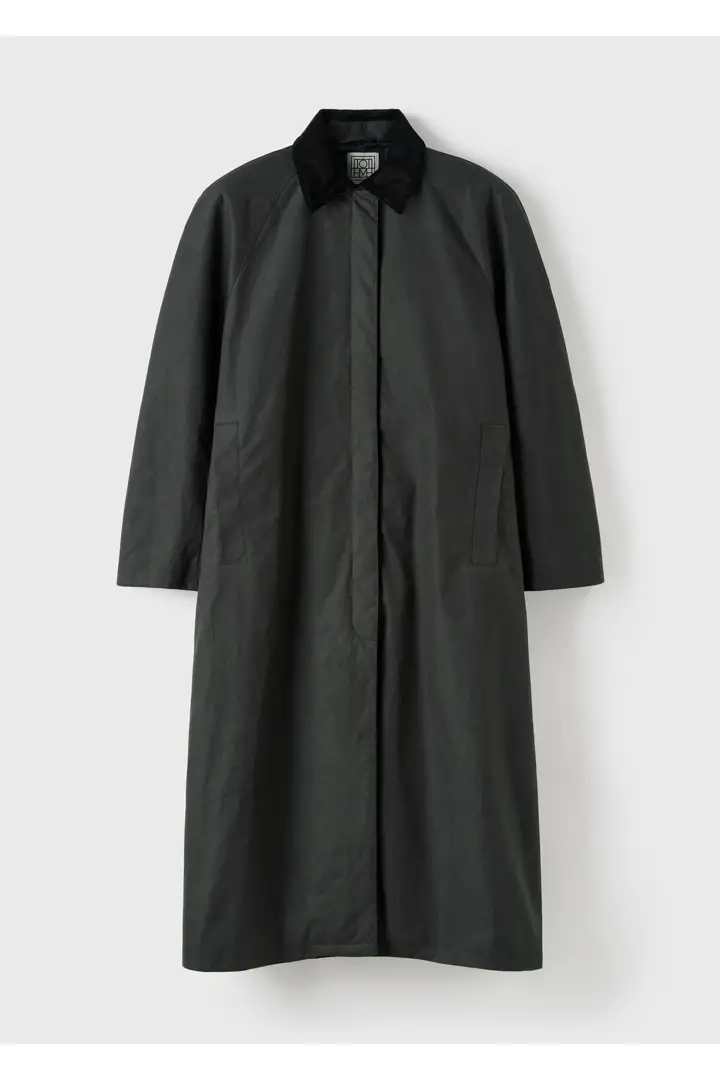 TOTEME 컨트리 코트 워시드 블랙의 워시드 블랙컬러 5번쨰 이미지입니다.