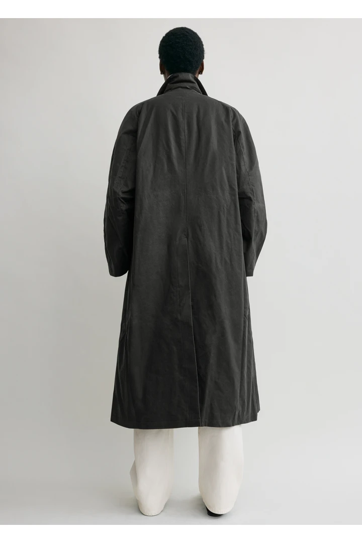 TOTEME 컨트리 코트 워시드 블랙의 워시드 블랙컬러 2번쨰 이미지입니다.
