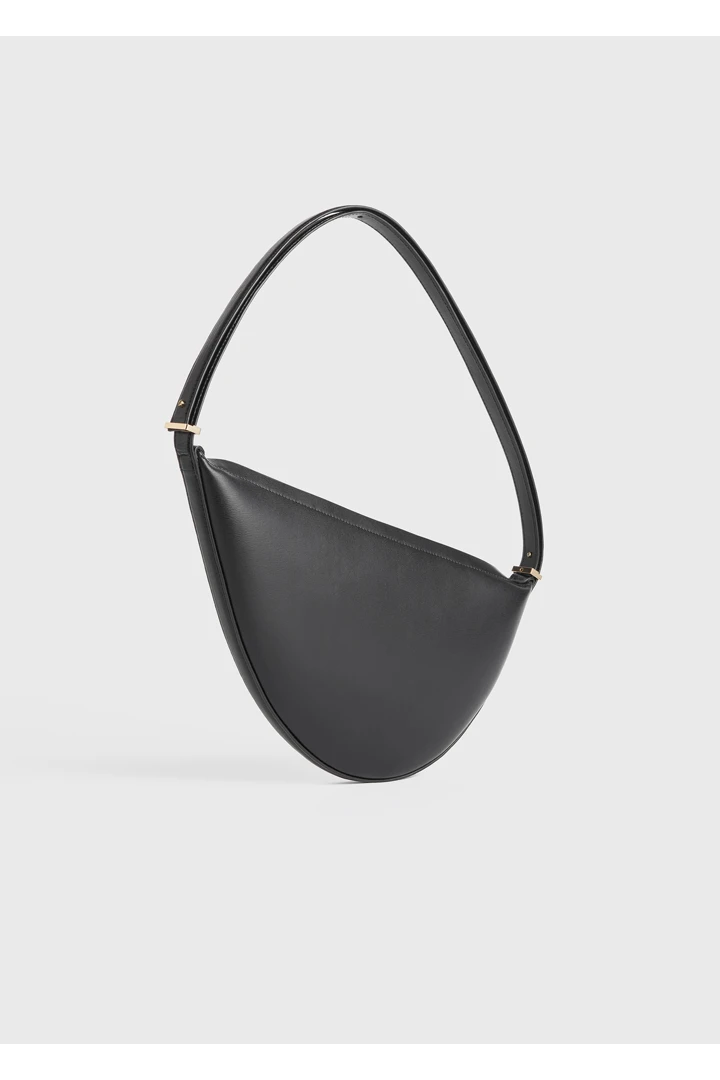 TOTEME 스쿱드 슬링백 블랙의 블랙컬러 7번쨰 이미지입니다.