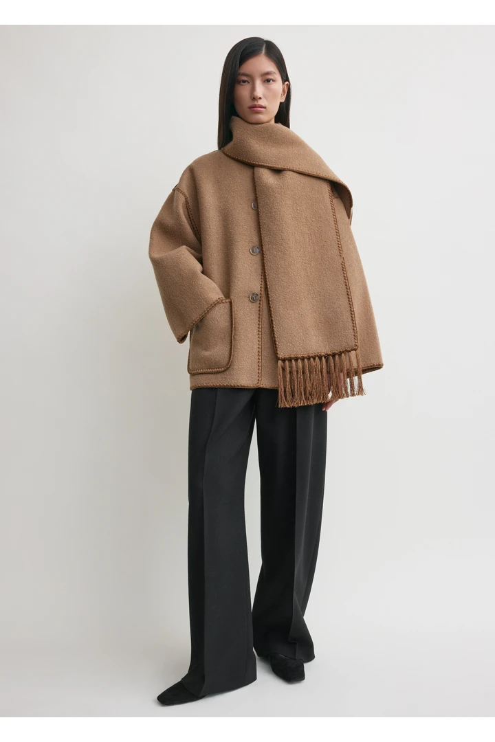 TOTEME 엠브로이더드 스카프 재킷 카멜의 카멜컬러 0번쨰 이미지입니다.