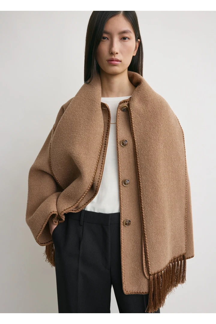 TOTEME 엠브로이더드 스카프 재킷 카멜의 카멜컬러 3번쨰 이미지입니다.